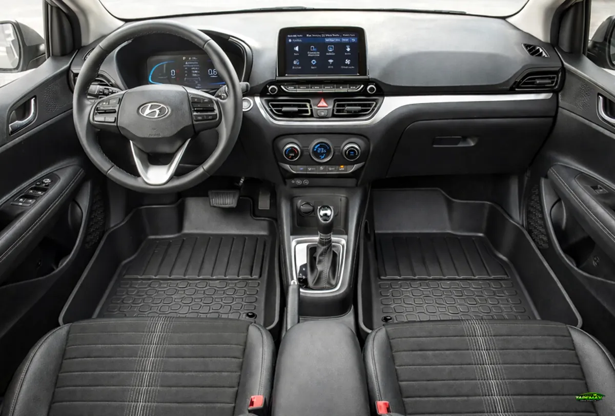Interior del vehículo con piso Stellicar